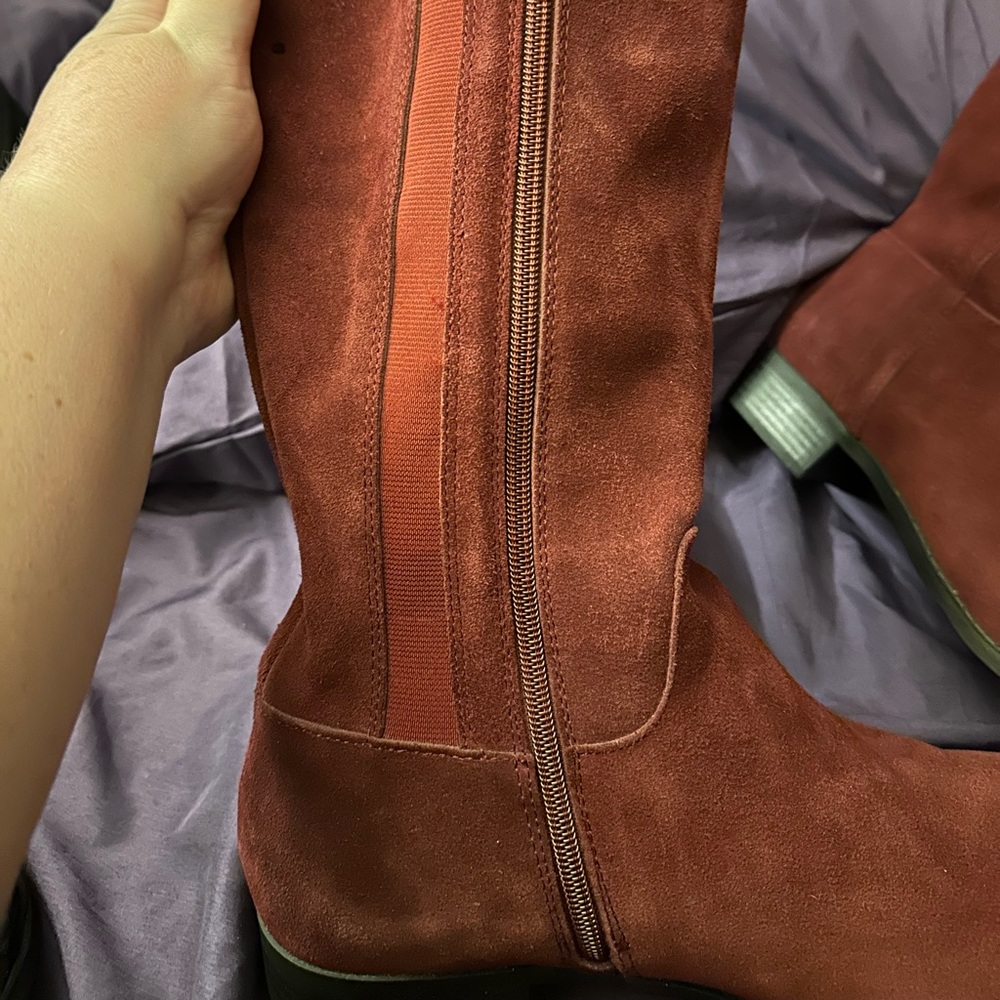 Red suede boots - Picture 2 of 4